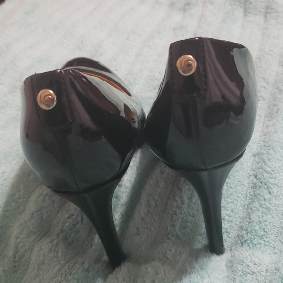 Shoes - Picture 2 of 4